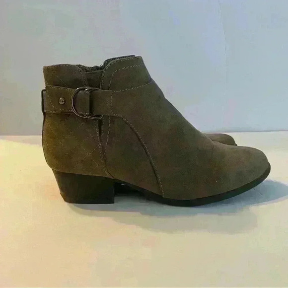 Unisa Women’s Ankle Boot Size 7.5 Taupe Side Zip Buckle Accent. - Picture 10 of 14